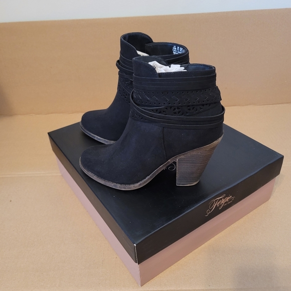 Fergie Weldon Women's Black Booties Size 5.5 - Picture 3 of 8